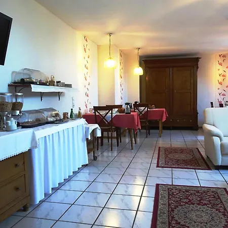 Weingut Heinz Dostert בית הארחה